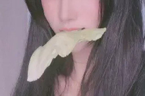 75岁的刘晓庆与网红王婆同台全程冷脸少互动被质疑是耍大牌！